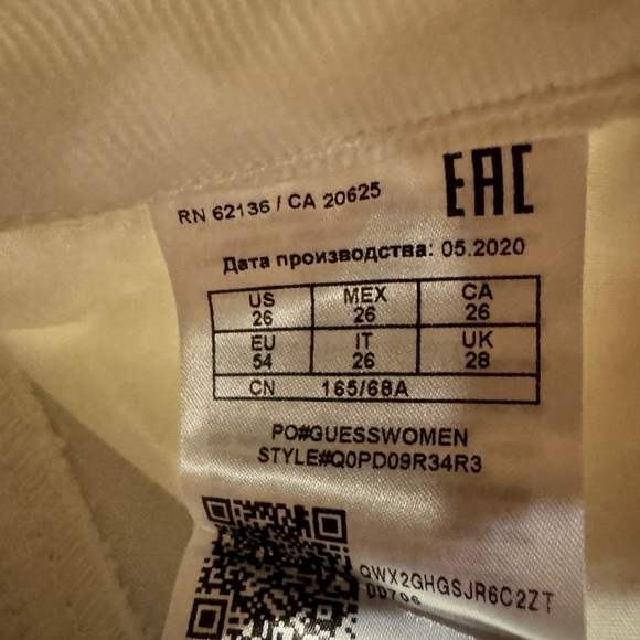 Guess Emma Mid Rise Button Fly Frayed White Denim Shorts 26 - Picture 5 of 5